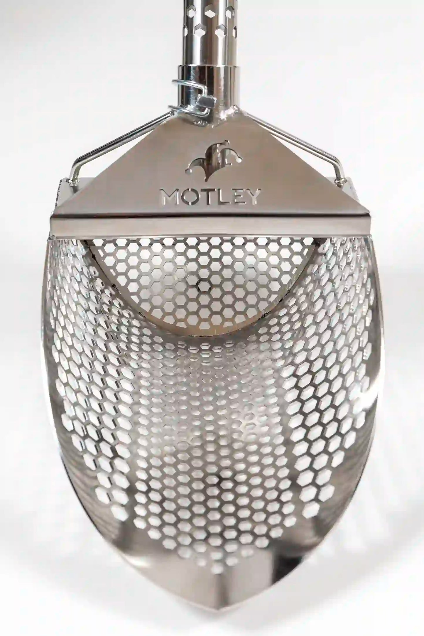 Motley Beach Scoop with 43″ Steel Handle